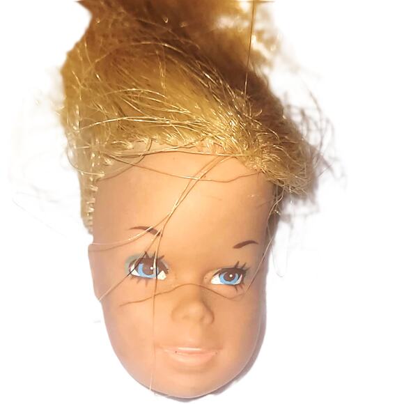 A Vintage Lot of Barbie  & Friends Heads - Picture 8 of 16